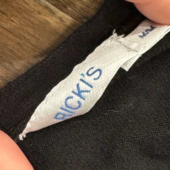 Ricki’s Sleeveless Top - Picture 6 of 9